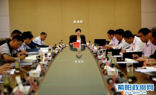 9月3日，主持召开县政府第八次常务会议.jpg