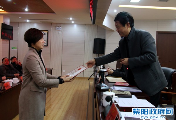 2016年2月3日，在紫阳县十七届人大常委会第二十九次会议上陈莲同志当选为紫阳县代县长 (4).jpg