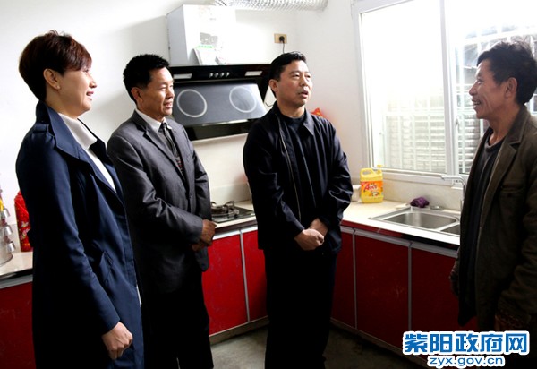 11月2日，陪同副市长何邦军在在黄金村调研00.jpg