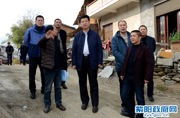 12月13日，检查调研国道541金川段规划建设情况.jpg