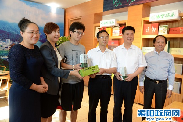 5月24日，在北京马连道茶城推介紫阳富硒茶.jpg