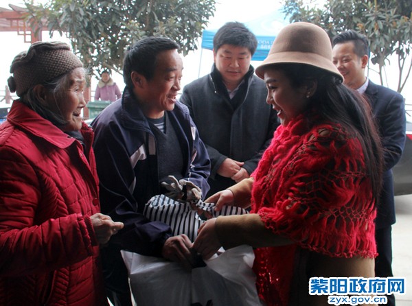 2月10日，陕西民族乐团团长沙莎新春紫阳走“亲戚”.jpg