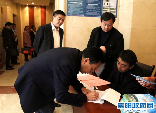 人代会报到2.jpg