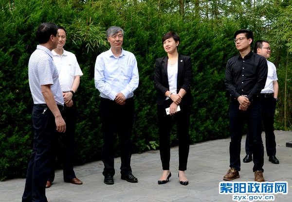 5月25日，陪同北大光华管理学院院长姜万春在悟真观考察0000.jpg