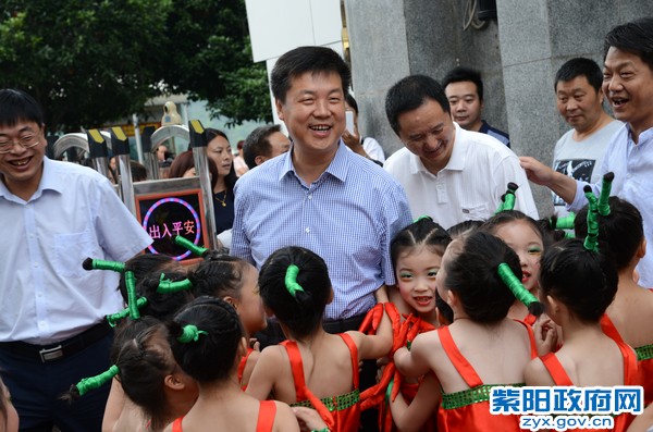 六一看望一.jpg