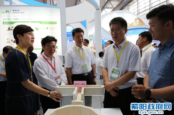 6月3日，陪同市委常委、副市长尹清辽在紫阳展馆视察.jpg