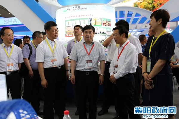 6月3日，陪同常州市委常委、常务副市长曹桂中在紫阳展馆视察.jpg