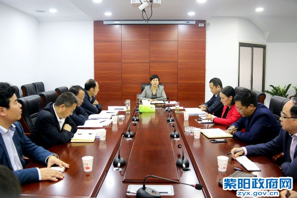 2017年10月7日，县政府召开工业经济座谈会.jpg