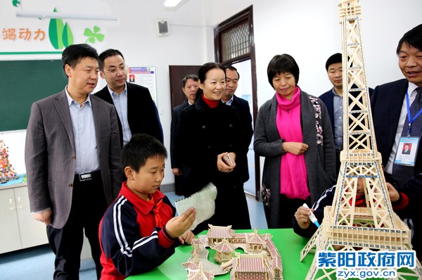 11月22日，陪同国检专家组在蒿坪小学检查.jpg