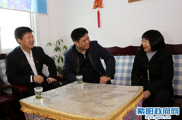 1月22日，陪同副省长张道宏在黄金村贫困户王宇平家调研.jpg