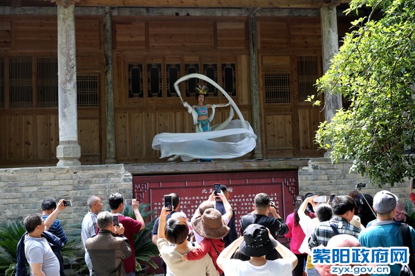 “唐代宫廷茶宴展演”为紫阳五一小长假添彩3——陈刚  摄.jpg