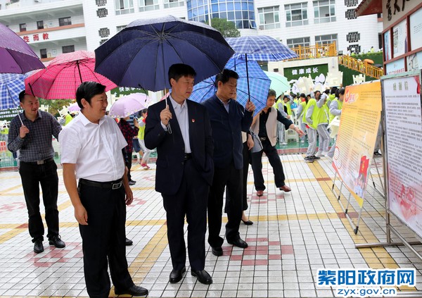 6月1日，在紫阳小学走访慰问.jpg