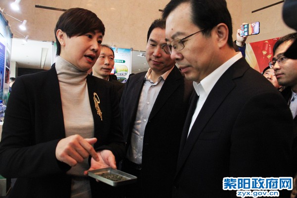 赵市长巡展.jpg