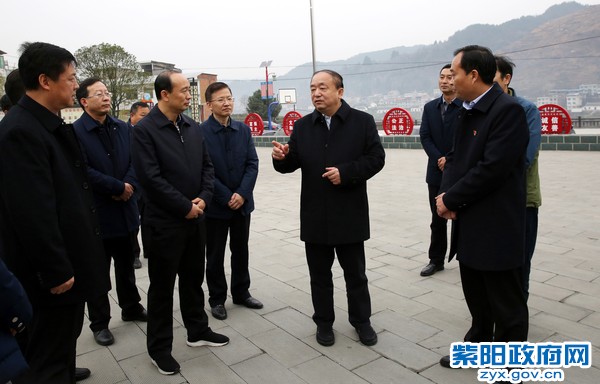 12月21日，陪同省委常委、省委组织部长张广智在蒿坪镇蒿坪村调研2.jpg