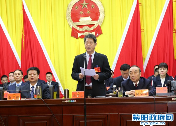 张教志主持会议.jpg