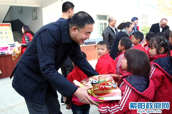 闽商送温暖0.jpg