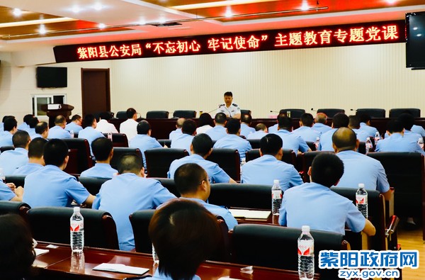 杜清江讲党课.jpg
