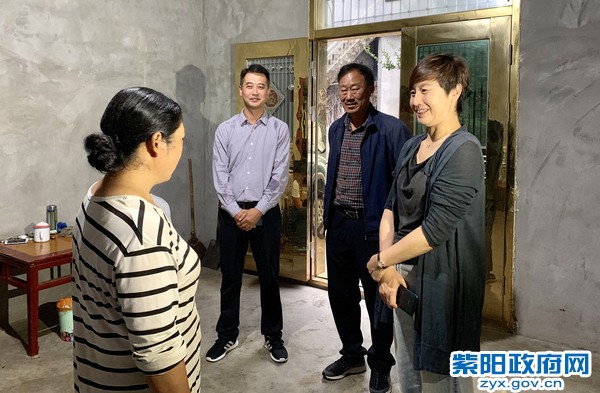 陈县长入户2(1).jpg