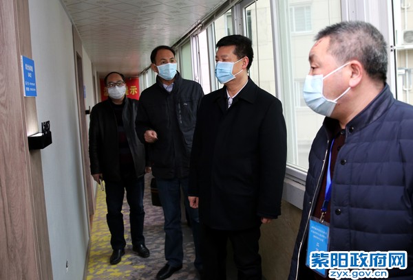 2月5日，在疫情防控指挥部调研2.jpg