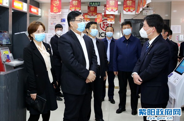 3月21日，陪同省工行行长高志新在工商银行调研.jpg
