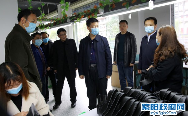 4月21日，在红椿镇陆昊鞋业新社区工厂调研.jpg