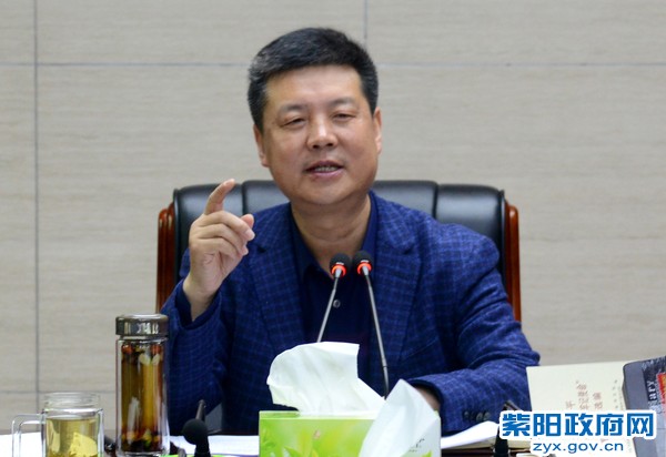 主题教育学习特写.jpg