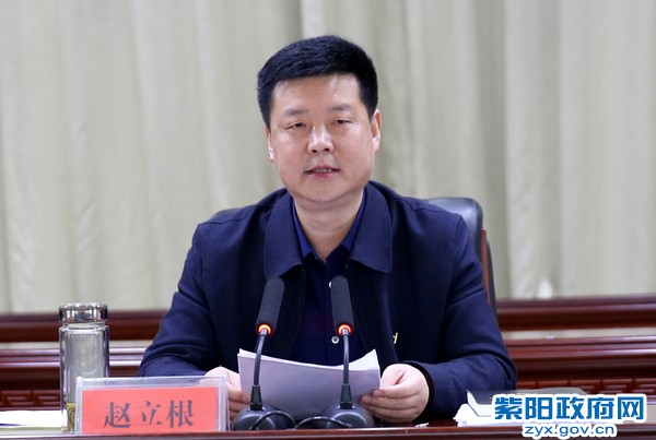赵书记听取述职特写.jpg