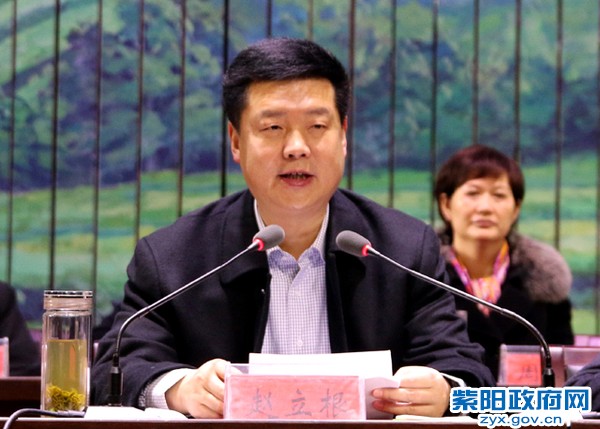 赵县长在脱贫攻坚大会上的特写.jpg