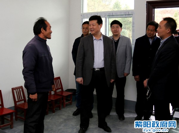 在特困安置点.jpg