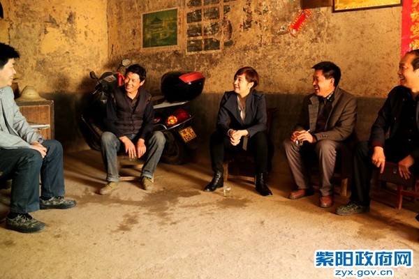 陈县长走访一.jpg