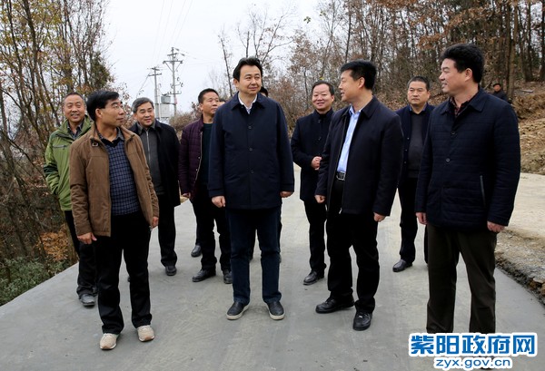 12月12日，陪同市委常委黄勇在团堡村调研.jpg