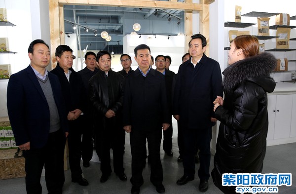 1月11日，陪同市委书记郭青视察安康市扶贫空间紫阳馆布展情况.jpg