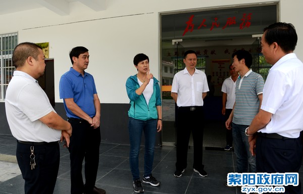 7月11日，在蒿坪镇全兴村调研脱贫攻坚工作.jpg