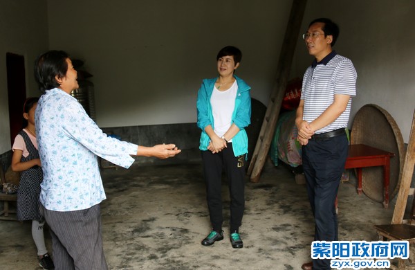 8月3日，在蒿坪镇黄金村暗访脱贫攻坚工作3.jpg
