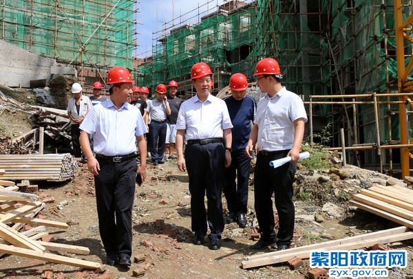 8月10日，在仁和国际千户社区调研.jpg