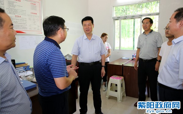 8月14日，在瓦庙镇庙坝村调研.jpg