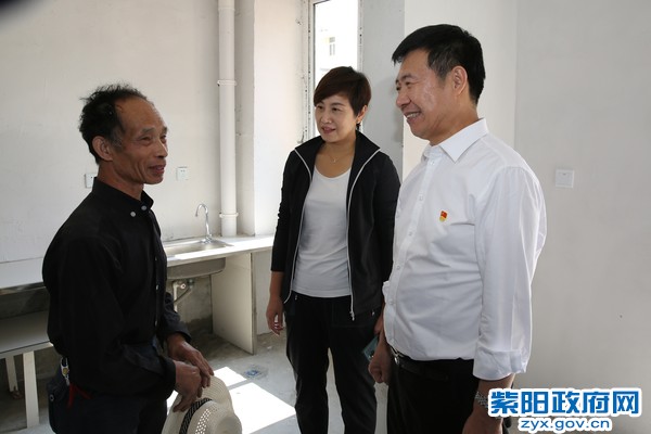 9月30日，陪同市委书记郭青在仁和国际搬迁社区调研1.jpg