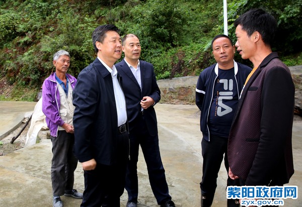 10月6日，在城关镇全安村村级移民安置点调研.jpg
