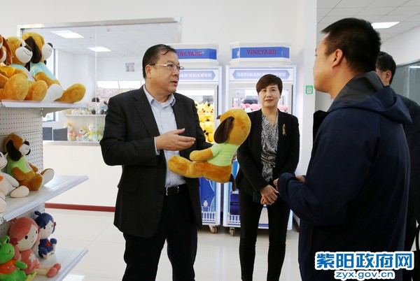 10月29日，陪同省委常委、秘书长卢建军在爱多宝调研2.jpg