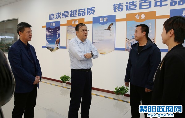 10月29日，陪同省委常委、秘书长卢建军在爱多宝调研.jpg