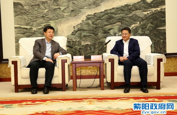 12月5日，在常州与常州市委常委、高新区党工委书记、新北区委书记周斌座谈交流.jpg