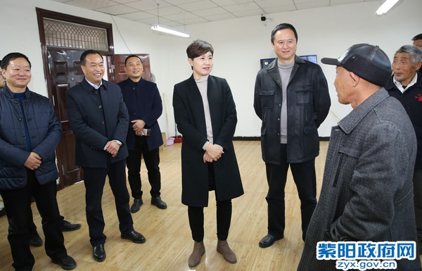 12月11日，在蒿坪镇中心敬老院看望集中供养人员.jpg
