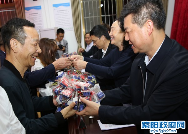 9月25日，出席仁和国际社区集中交钥匙仪式.jpg