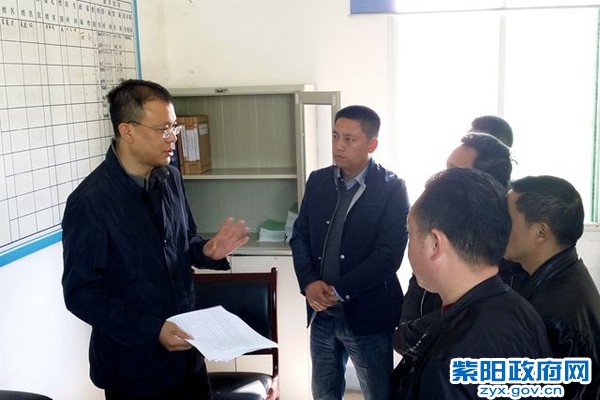 尹书记汉王镇检查脱贫攻坚.jpg