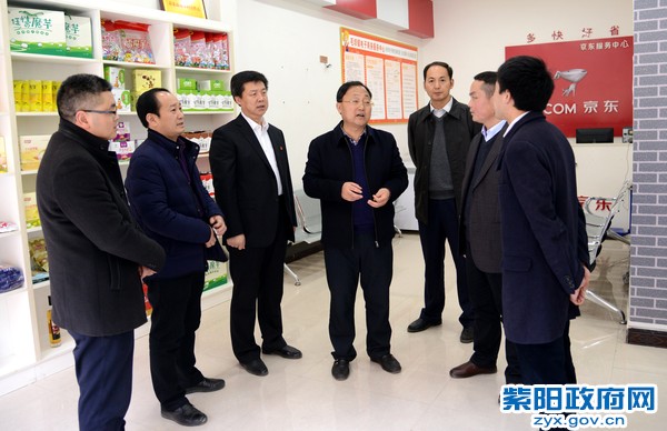 2月16日，陪同市委副书记鲍永能考察毛坝镇电商发展.jpg