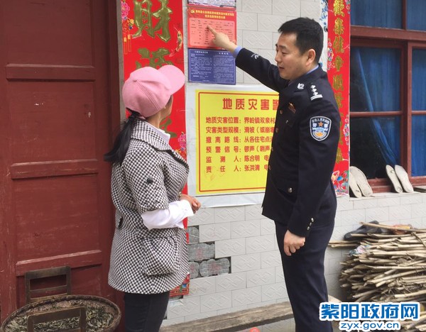 周斌县长入户了解干部脱贫攻坚工作开展情况.jpg