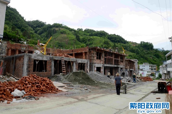 桦栎村安置点1.JPG