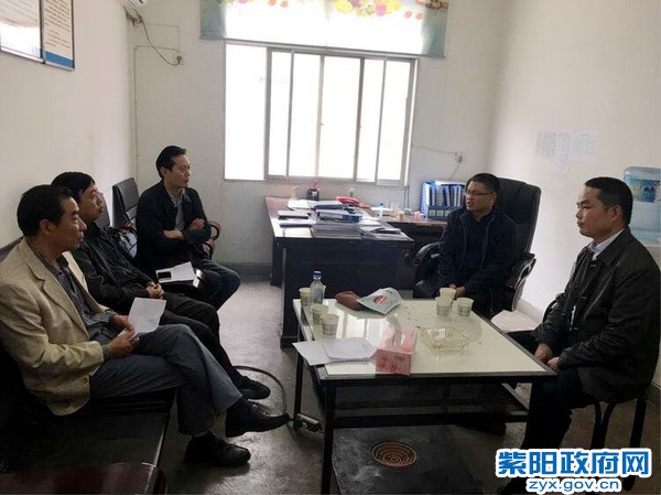 三个团长和书记镇长_副本.jpg