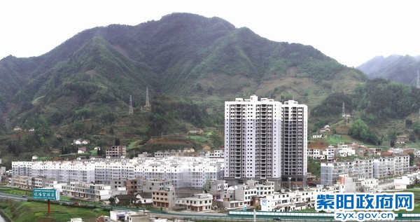 紫阳县蒿坪镇双星移民搬迁安置小区（陈正伟拍摄）.JPG