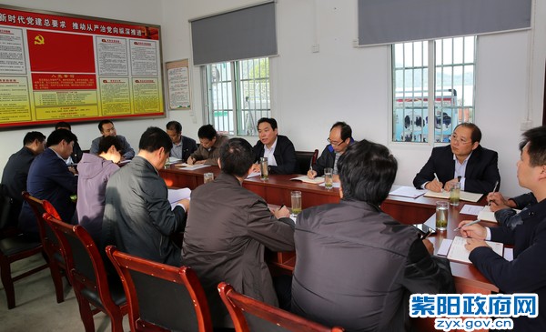 座谈会.jpg